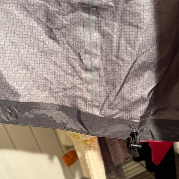 Arc’teryx Women’s Beta LT Jacket – GORE-TEX Pro - Picture 10 of 16